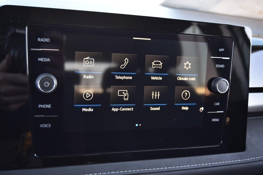 2026 Volkswagen Taos SE Black 4MOTION