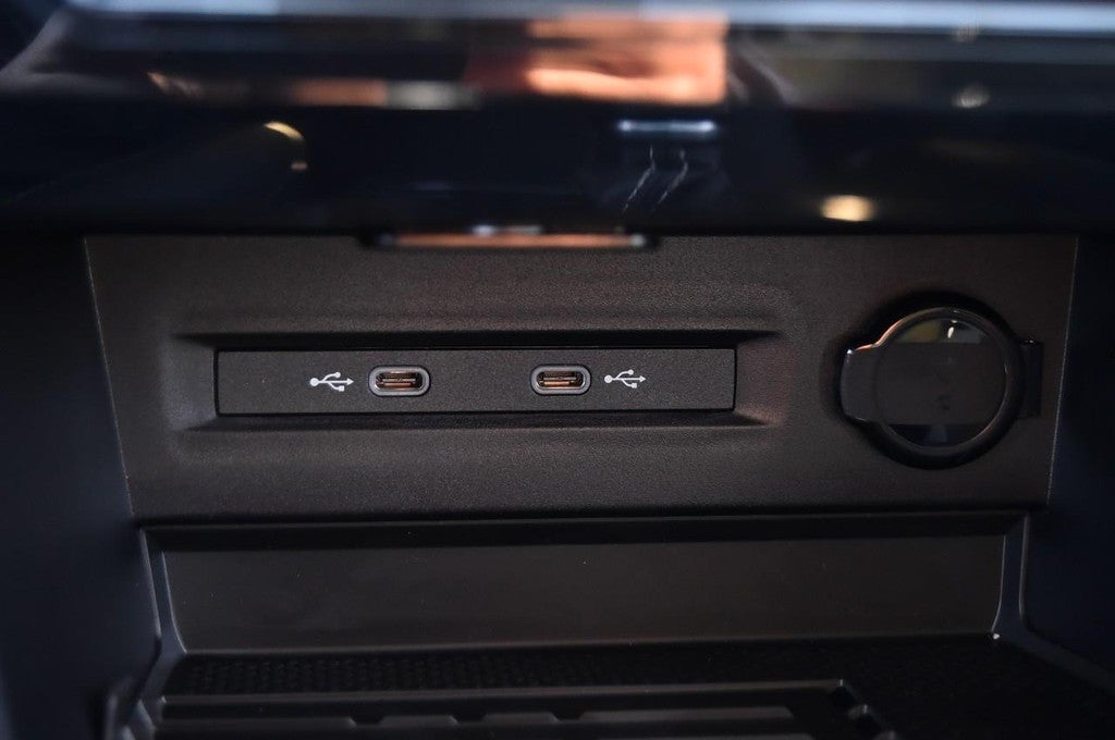 2026 Volkswagen Taos SE Black 4MOTION