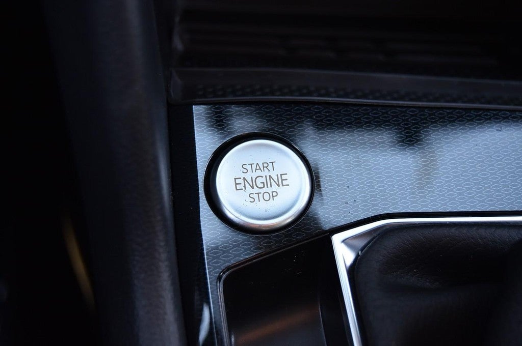 2026 Volkswagen Taos SE Black 4MOTION