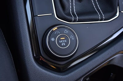 2026 Volkswagen Taos SE Black 4MOTION