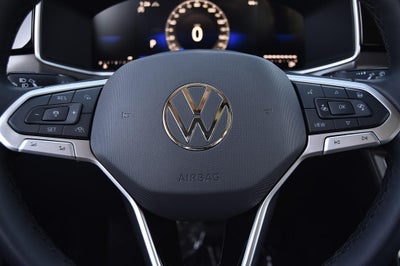 2026 Volkswagen Taos SE Black 4MOTION