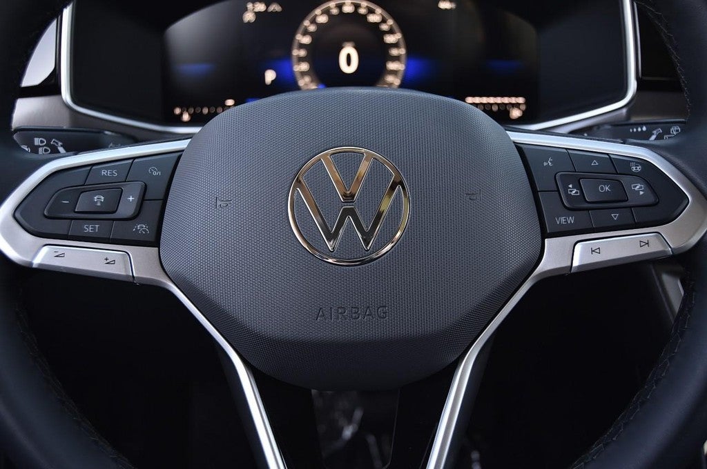 2026 Volkswagen Taos SE Black 4MOTION