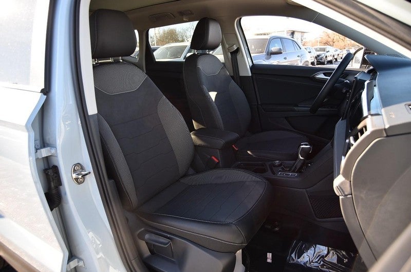 2026 Volkswagen Taos SE Black 4MOTION