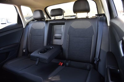 2026 Volkswagen Taos SE Black 4MOTION