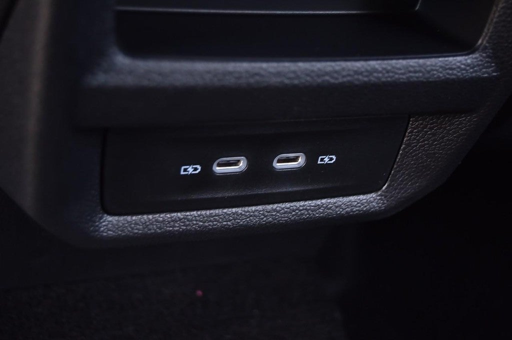 2026 Volkswagen Taos SE Black 4MOTION