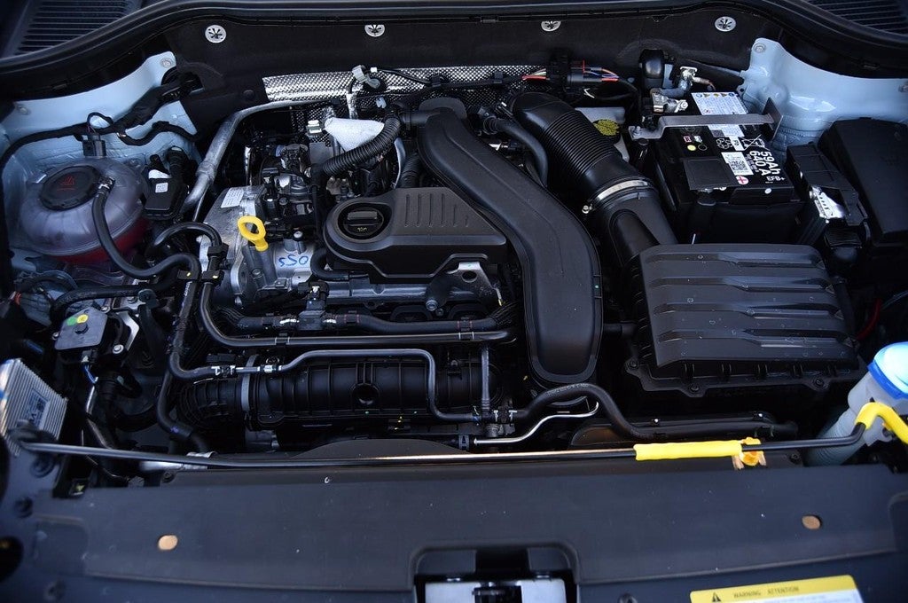 2026 Volkswagen Taos SE Black 4MOTION