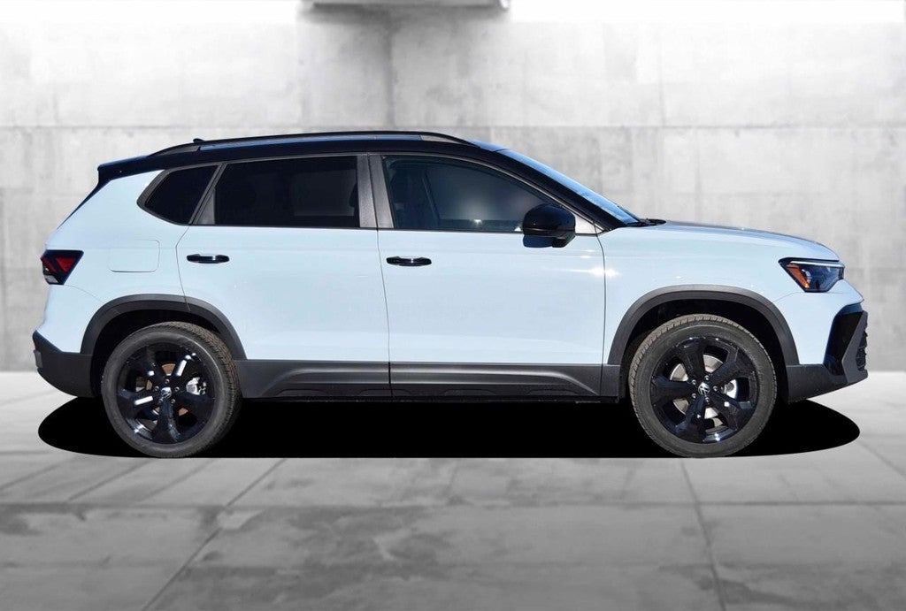 2026 Volkswagen Taos SE Black 4MOTION