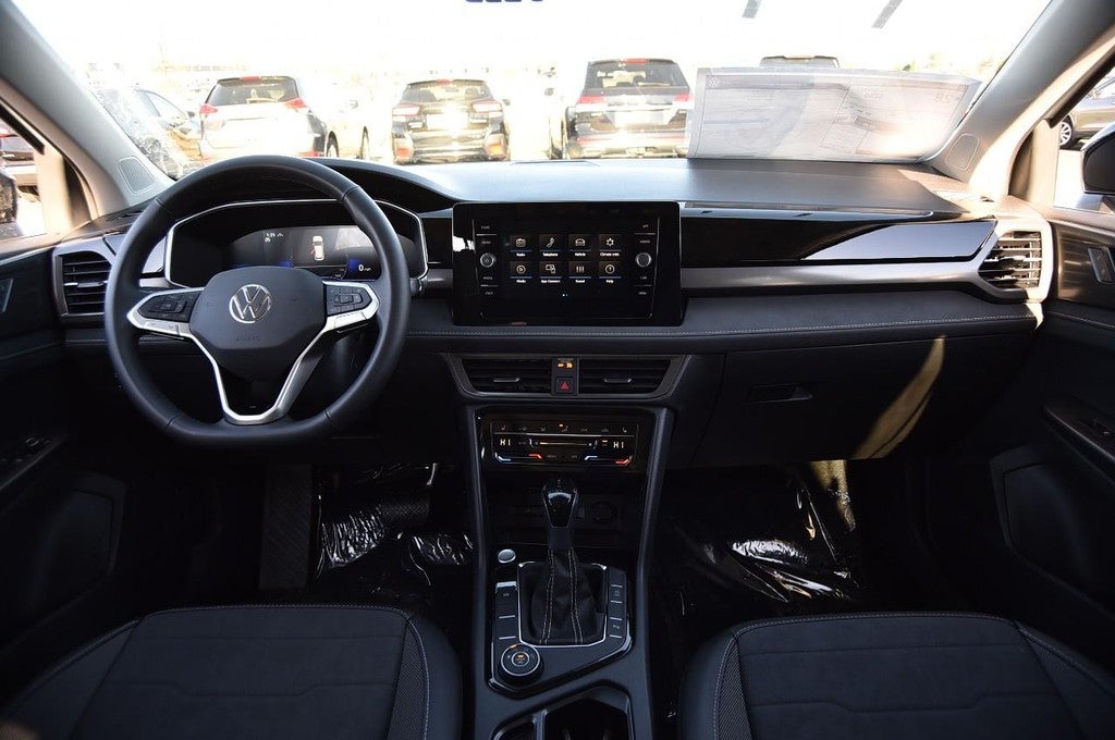 2026 Volkswagen Taos SE Black 4MOTION