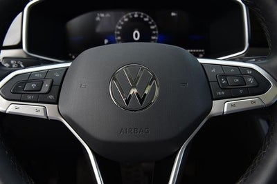 2025 Volkswagen Taos 1.5T SE Black