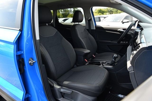 2025 Volkswagen Taos 1.5T SE Black