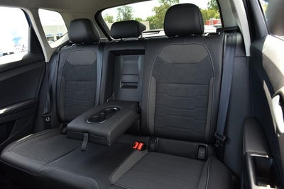 2025 Volkswagen Taos 1.5T SE Black