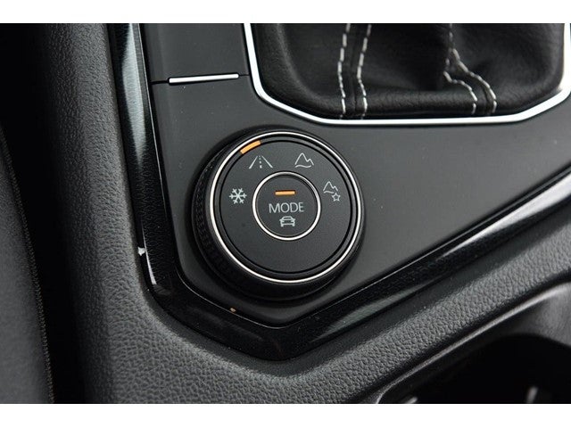 2026 Volkswagen Taos 1.5T SE Black