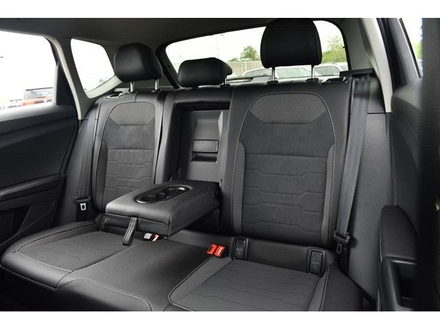 2026 Volkswagen Taos 1.5T SE Black