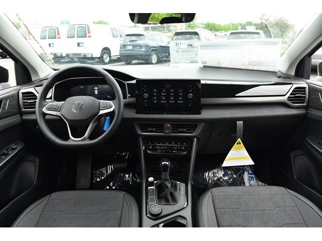 2026 Volkswagen Taos 1.5T SE Black