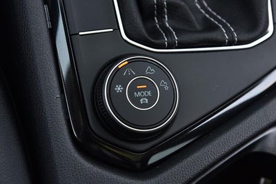 2026 Volkswagen Taos 1.5T SE Black