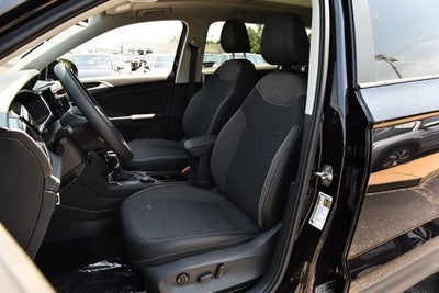 2026 Volkswagen Taos 1.5T SE Black