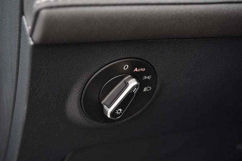 2026 Volkswagen Taos SE Black 4MOTION