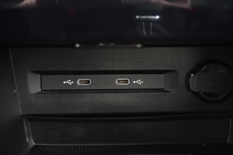 2026 Volkswagen Taos SE Black 4MOTION