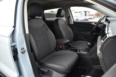 2026 Volkswagen Taos SE Black 4MOTION