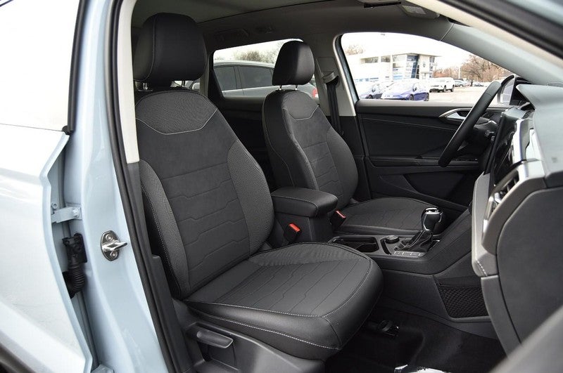 2026 Volkswagen Taos SE Black 4MOTION