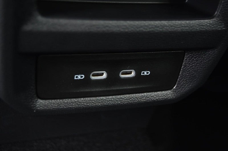 2026 Volkswagen Taos SE Black 4MOTION