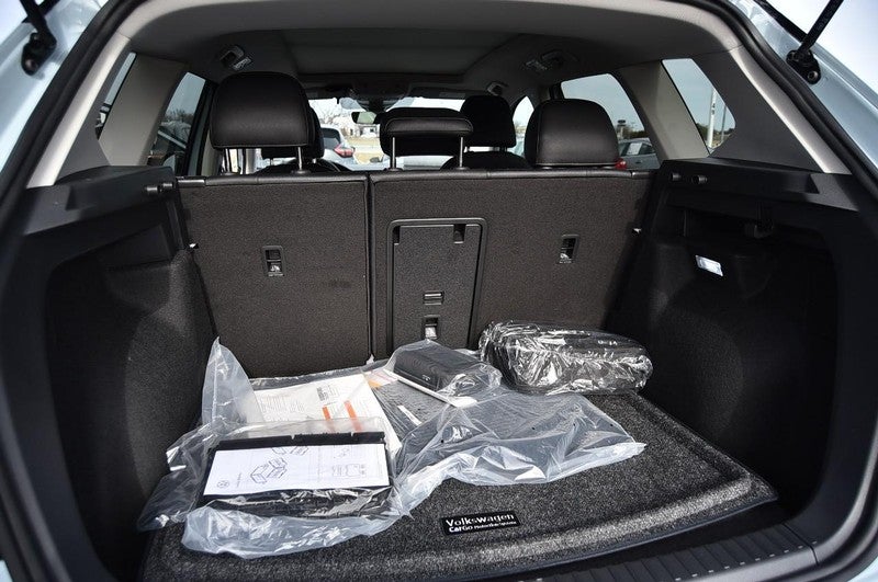 2026 Volkswagen Taos SE Black 4MOTION