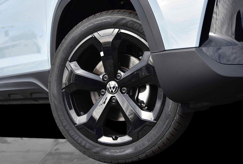 2026 Volkswagen Taos SE Black 4MOTION