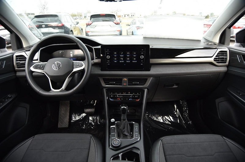 2026 Volkswagen Taos SE Black 4MOTION