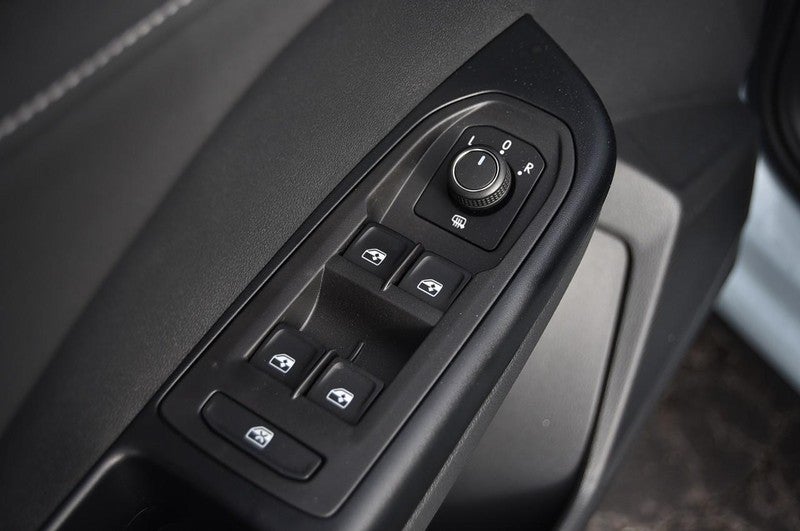 2026 Volkswagen Taos SE Black 4MOTION