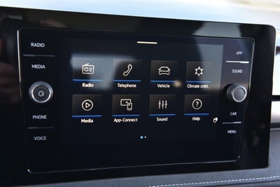 2025 Volkswagen Taos SE Black 4MOTION