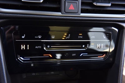 2025 Volkswagen Taos SE Black 4MOTION