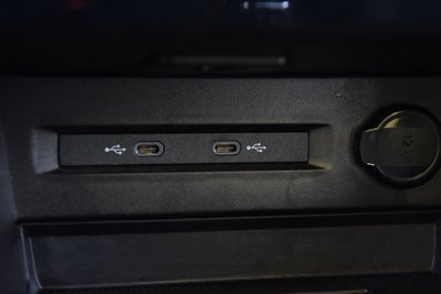 2025 Volkswagen Taos SE Black 4MOTION