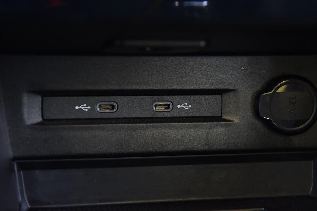 2025 Volkswagen Taos SE Black 4MOTION