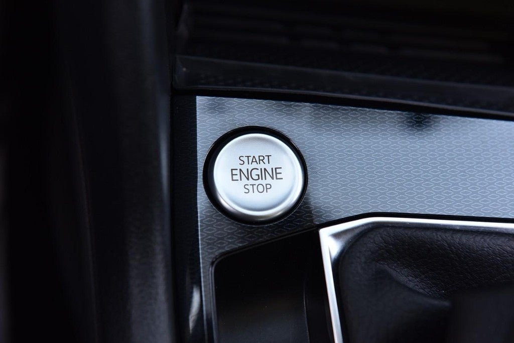 2025 Volkswagen Taos SE Black 4MOTION