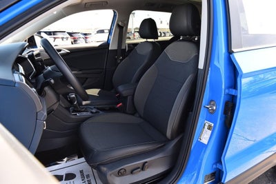 2025 Volkswagen Taos SE Black 4MOTION