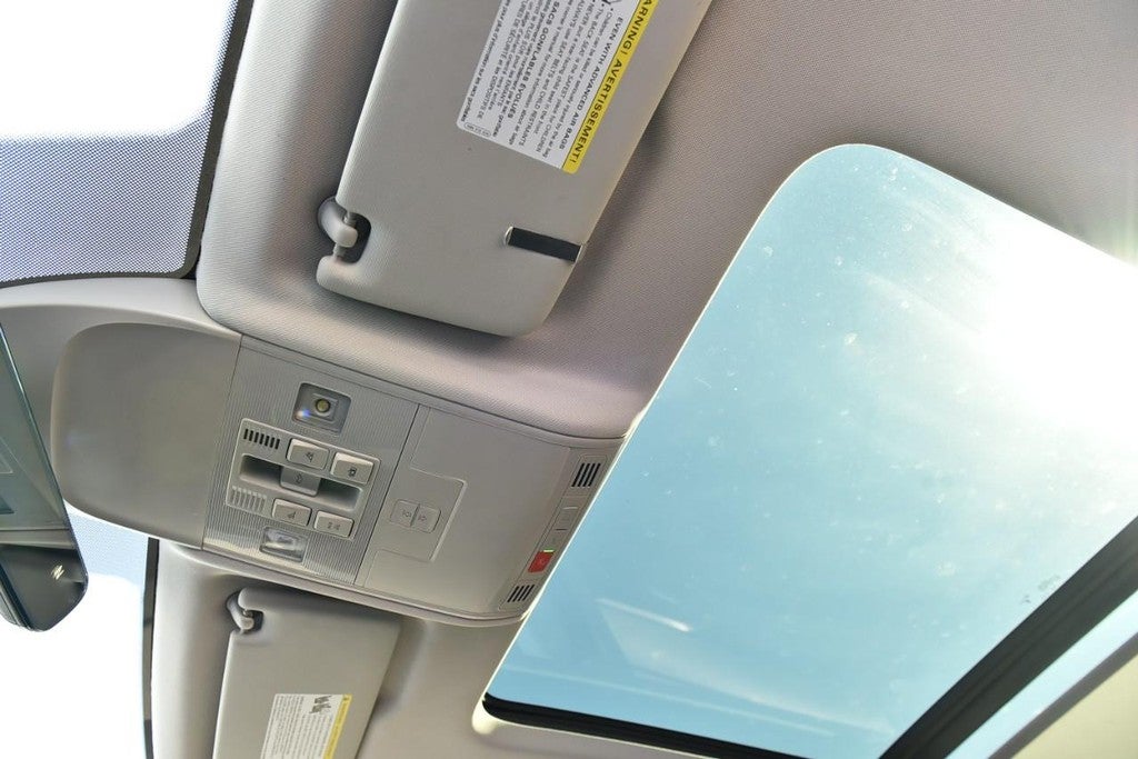 2025 Volkswagen Taos SE Black 4MOTION