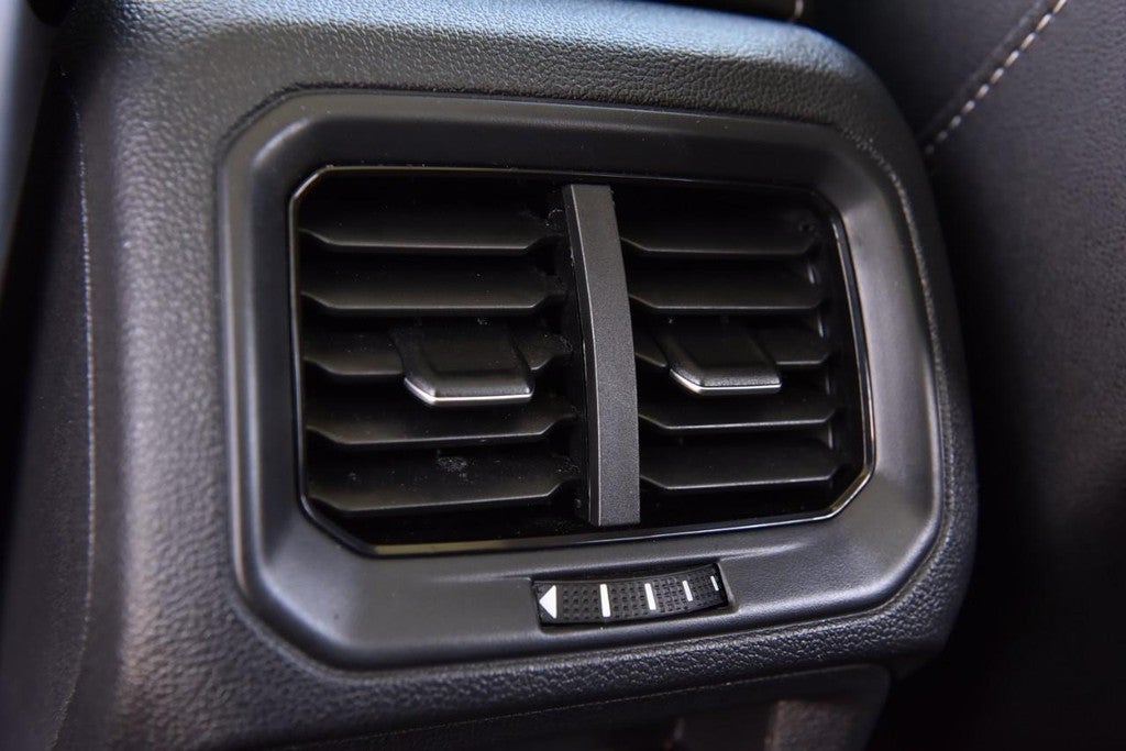 2025 Volkswagen Taos SE Black 4MOTION