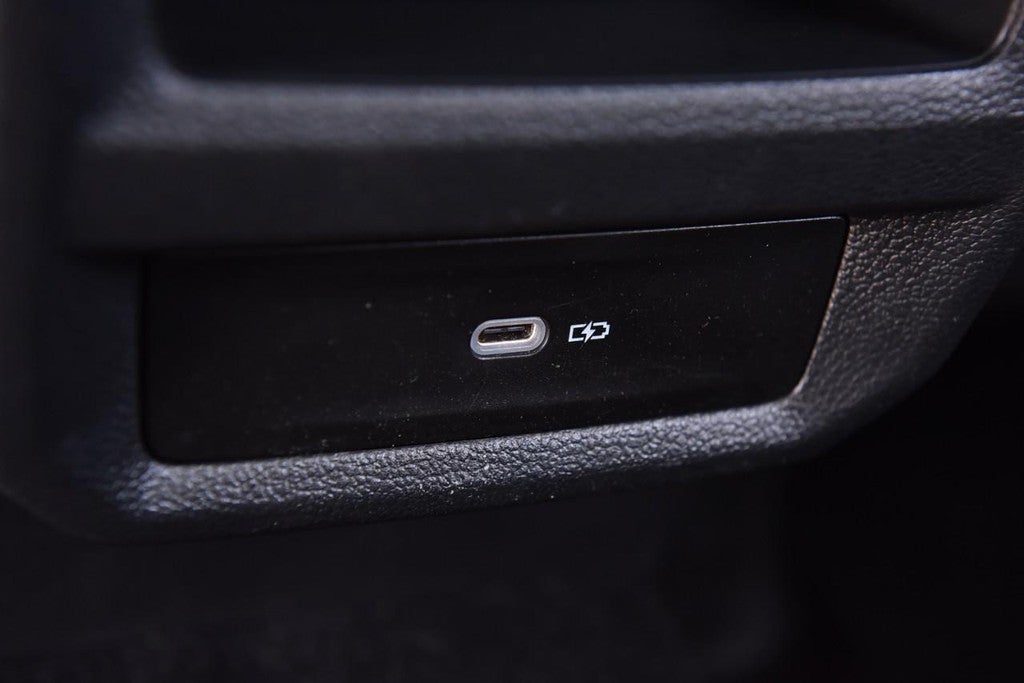 2025 Volkswagen Taos SE Black 4MOTION