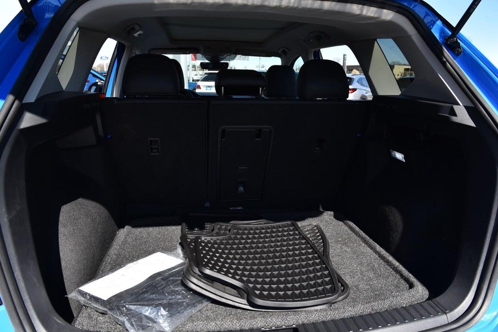 2025 Volkswagen Taos SE Black 4MOTION