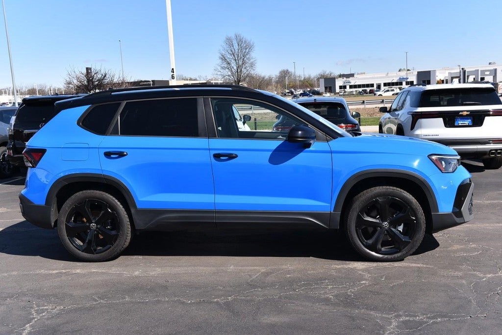 2025 Volkswagen Taos SE Black 4MOTION