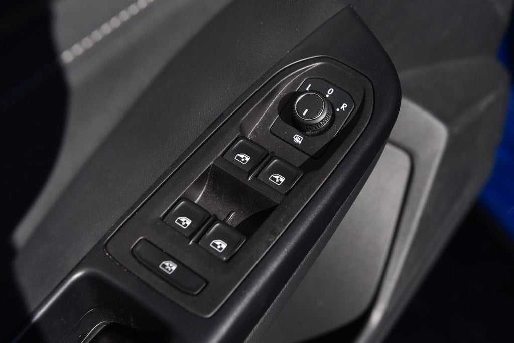 2025 Volkswagen Taos SE Black 4MOTION