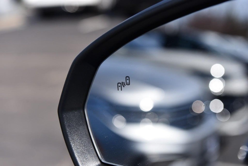 2025 Volkswagen Taos SE Black 4MOTION