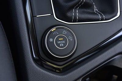 2026 Volkswagen Taos 1.5T SE Black