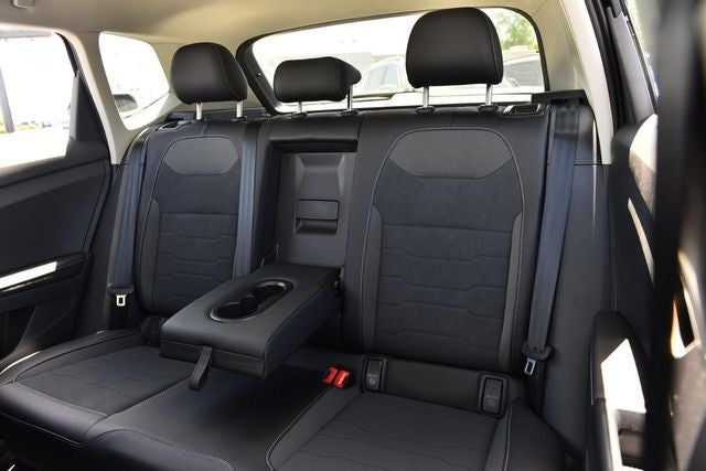 2026 Volkswagen Taos 1.5T SE Black