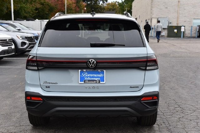 2027 Volkswagen Taos 1.5T SE Black