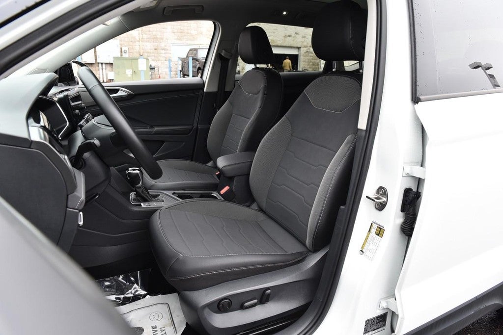 2025 Volkswagen Taos SE Black FWD