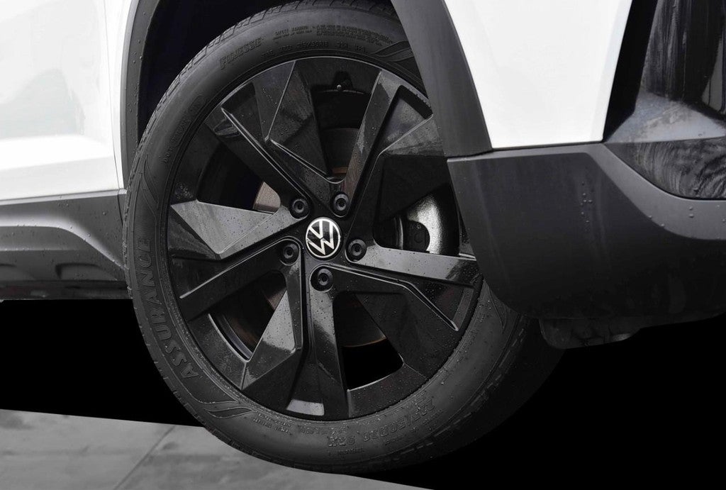 2025 Volkswagen Taos SE Black FWD