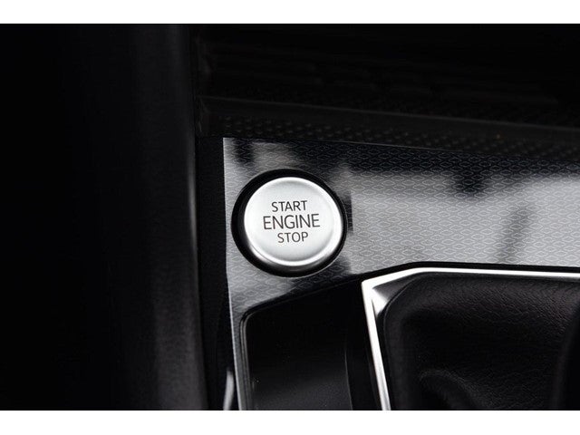 2026 Volkswagen Taos 1.5T SE Black