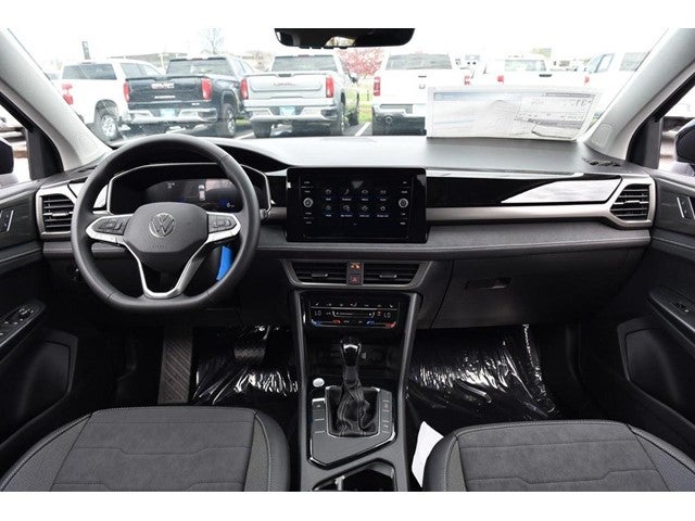 2026 Volkswagen Taos 1.5T SE Black