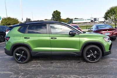 2027 Volkswagen Taos SE Black FWD